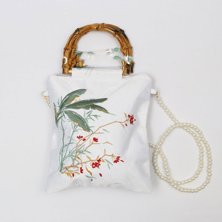 Proces výrobního procesu starožitného saténového kabelky